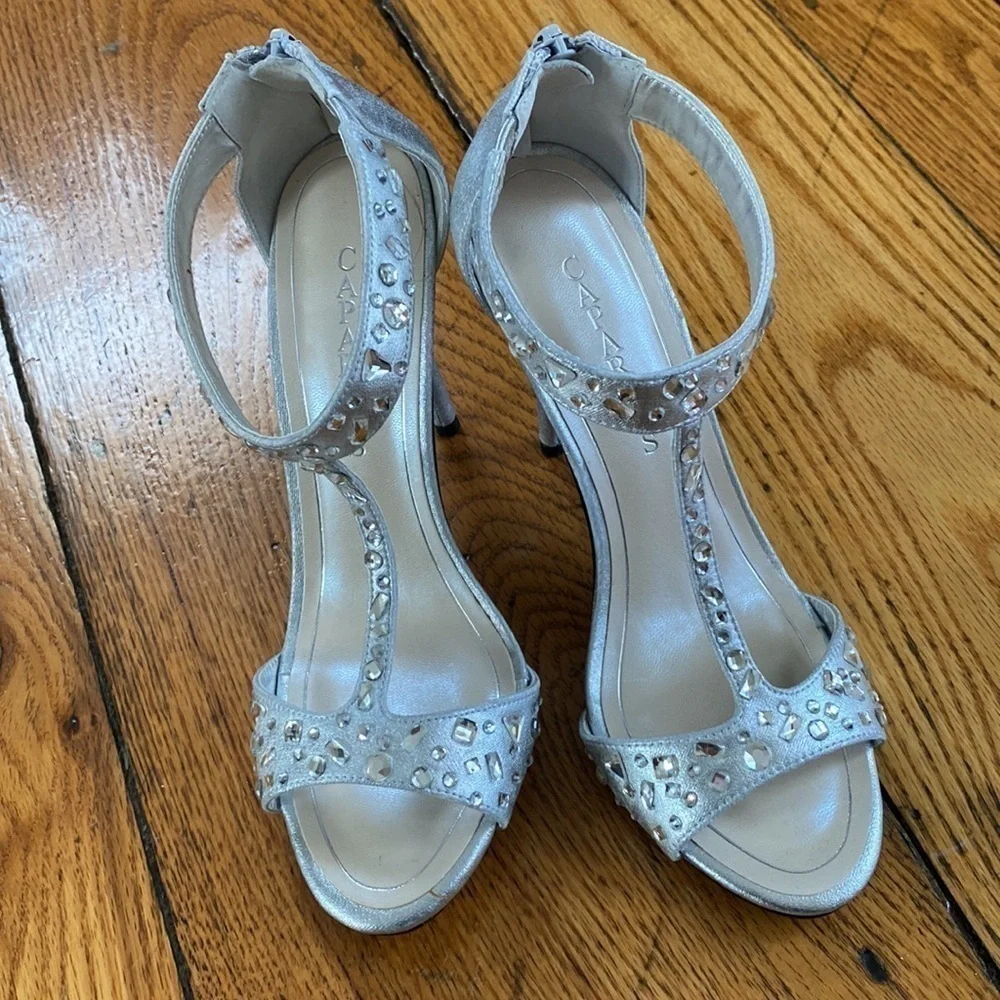 Caparros Size 8 Silver Rhinestone Shoes Never Worn